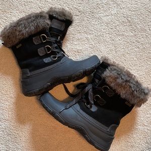 NWOT Khombu Slope Black Faux Fur Suede Boots 9